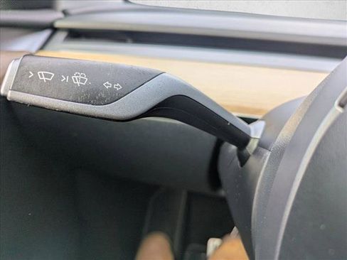 Used 2023 Tesla Model Y Performance image 11