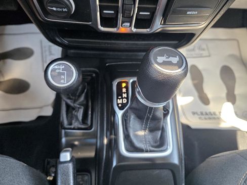 Used 2025 Jeep Wrangler Unlimited Sport AWD/4WD image 22
