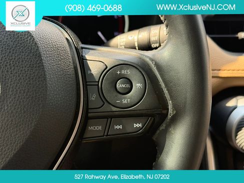 Used 2020 Toyota RAV4 Limited FWD image 13