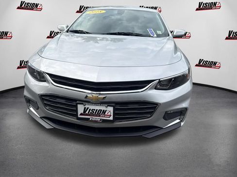 Used 2018 Chevrolet Malibu LT w/ Sport Package FWD image 2