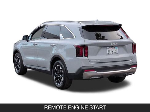 Used 2024 Kia Sorento S w/ Panoramic Sunroof Package image 8