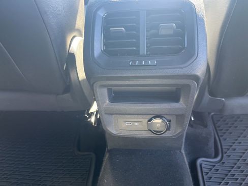 Used 2022 Volkswagen Tiguan SE R-Line image 9