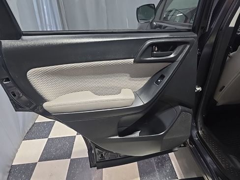 Used 2017 Subaru Forester 2.5i AWD/4WD image 14