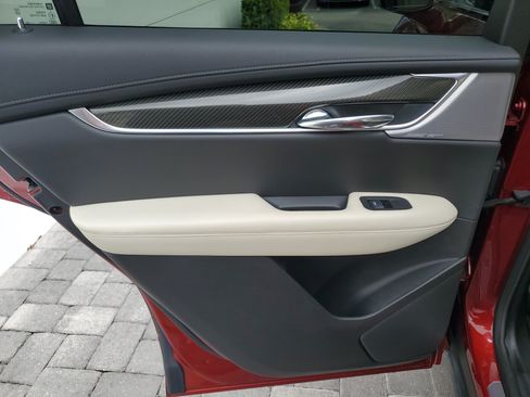Used 2024 Cadillac XT6 Sport w/ Technology Package AWD/4WD image 13