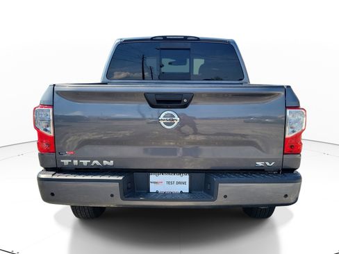Used 2021 Nissan Titan SV w/ SV Convenience Package RWD image 5