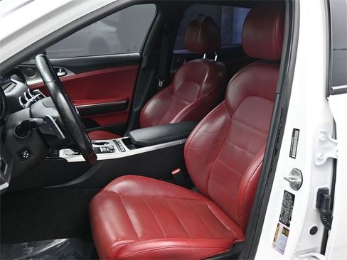 Used 2020 Kia Stinger GT2 image 9