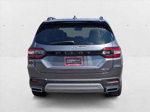 New 2025 Honda Pilot Touring image 7