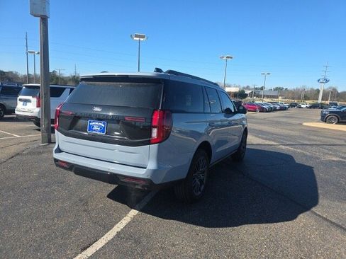 Certified 2025 Ford Expedition Platinum w/ Stealth Performance Package image 3