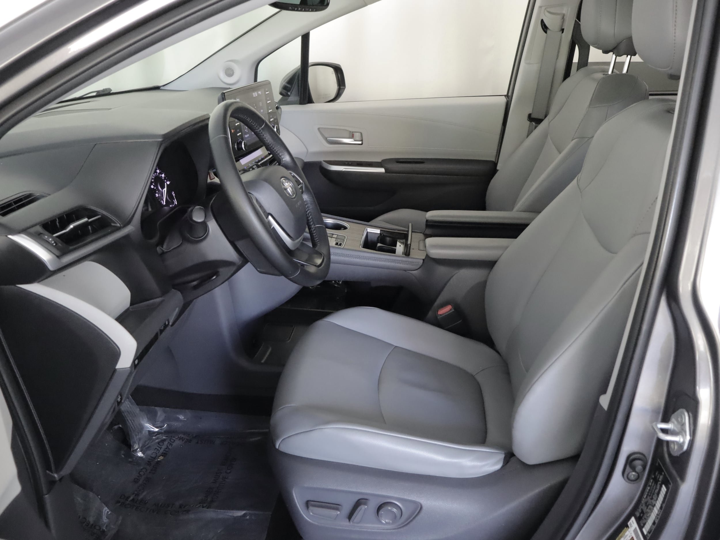 Used 2021 Toyota Sienna XLE w/ XLE Plus Package AWD/4WD image 8
