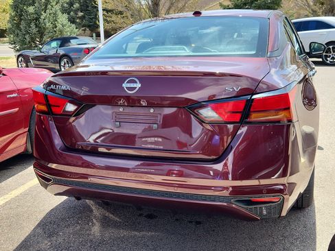 Used 2024 Nissan Altima 2.5 SV FWD image 4