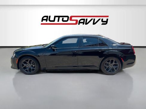 Used 2022 Chrysler 300 Touring L w/ Comfort Group RWD image 4