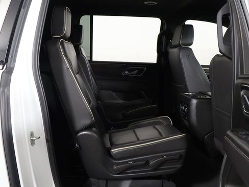 Used 2023 Chevrolet Suburban Premier AWD/4WD image 32