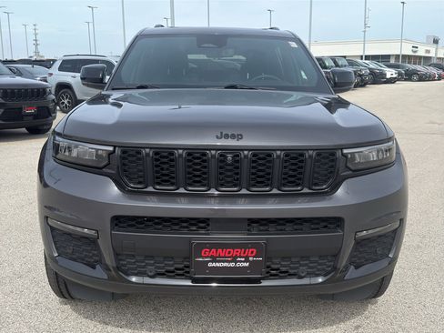 Used 2025 Jeep Grand Cherokee L Limited w/ Luxury Tech Group II AWD/4WD image 3