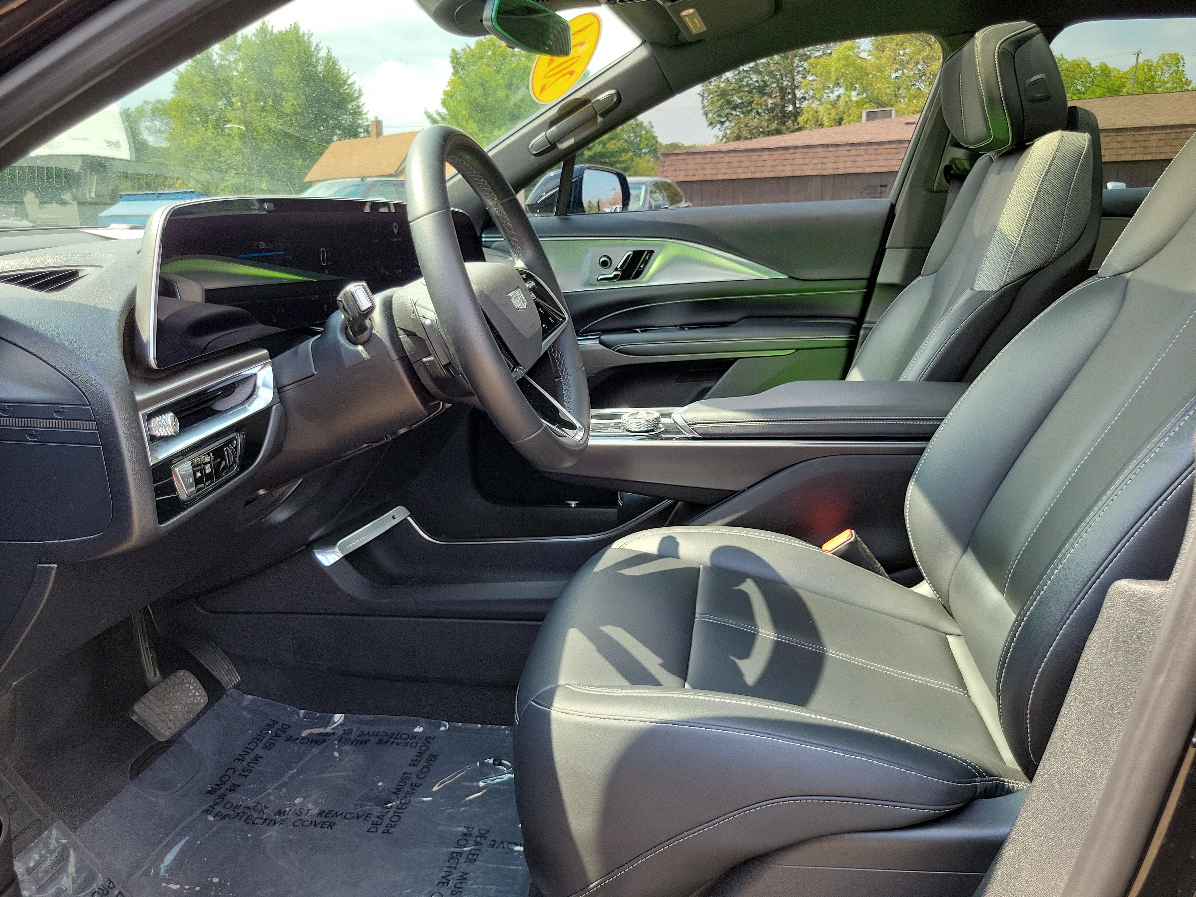 Used 2024 Cadillac Lyriq Tech RWD image 7