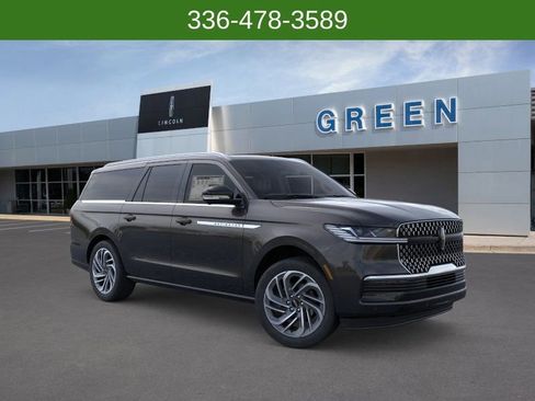 New 2026 Lincoln Navigator L Reserve AWD/4WD image 7