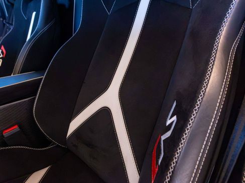 Used 2020 Lamborghini Aventador SVJ AWD/4WD image 17
