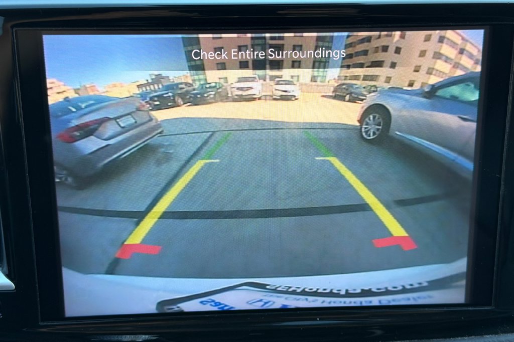 Used 2022 Chrysler Pacifica Touring-L FWD image 27