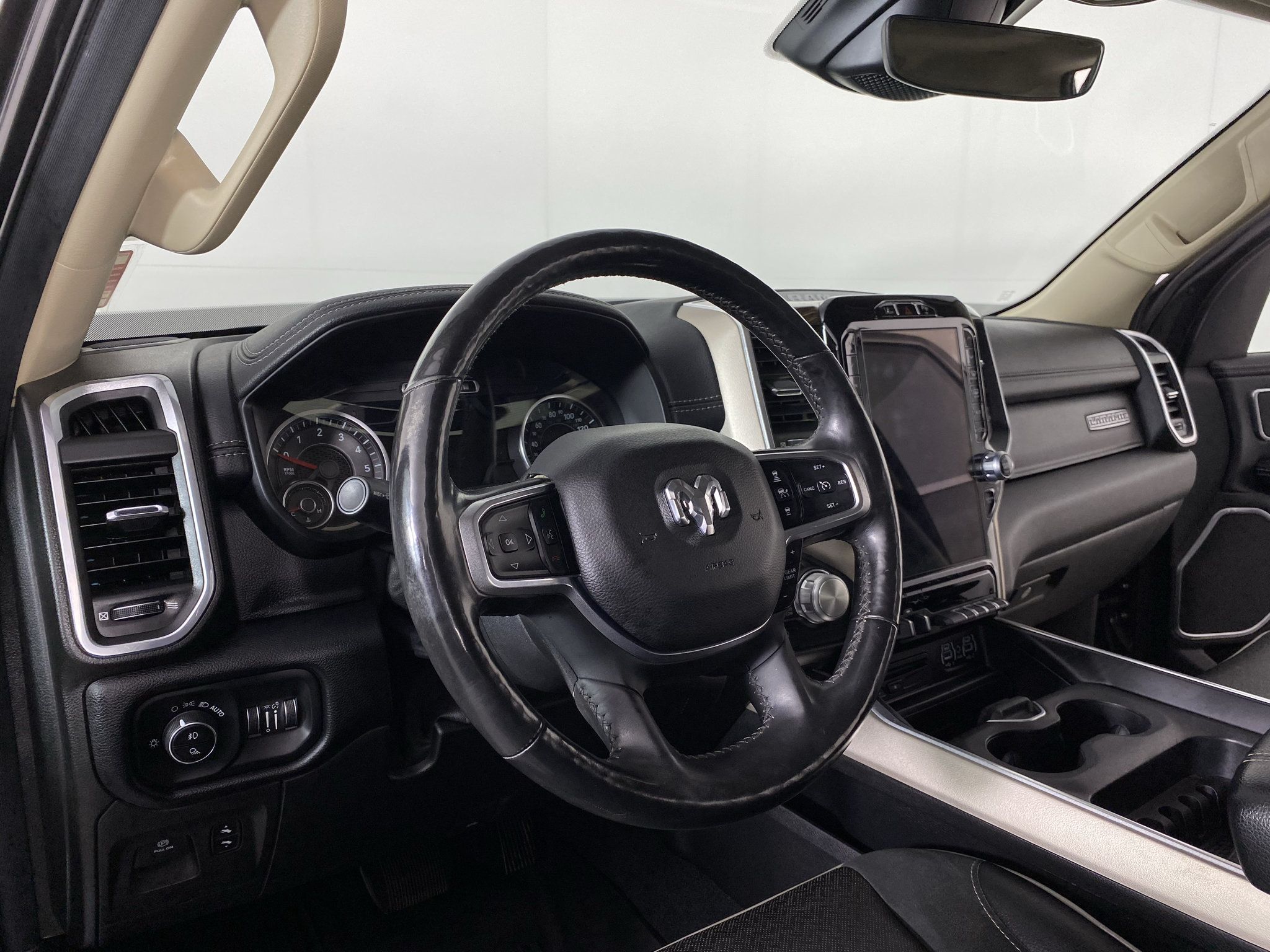 Used 2019 RAM 1500 Laramie AWD/4WD image 22