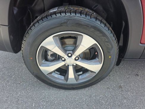 Used 2019 Jeep Cherokee Limited image 23