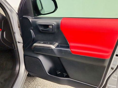 Used 2016 Toyota Tacoma SR5 image 25