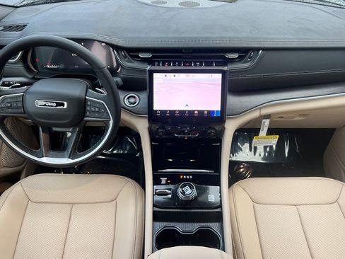 New 2025 Jeep Grand Cherokee Limited w/ Luxury Tech Group II image 11