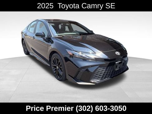 Used 2025 Toyota Camry SE FWD image 1