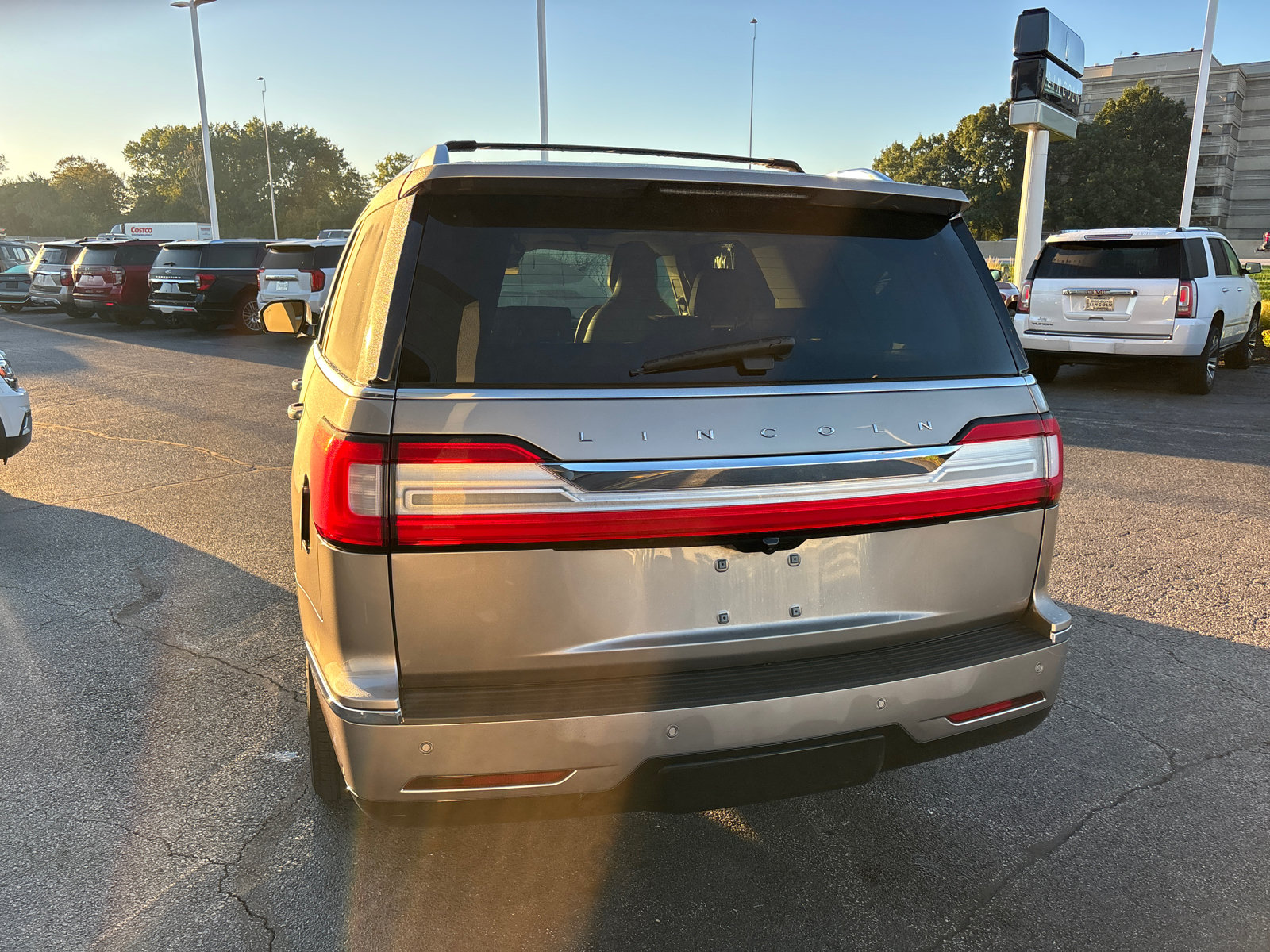 Certified 2020 Lincoln Navigator Reserve w/ Luxury Package AWD/4WD image 6