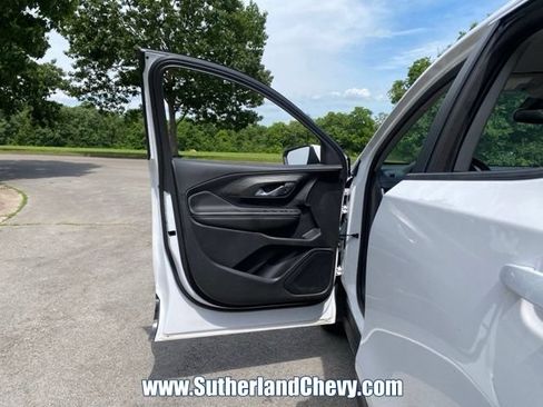 Used 2024 GMC Terrain SLE AWD/4WD image 13