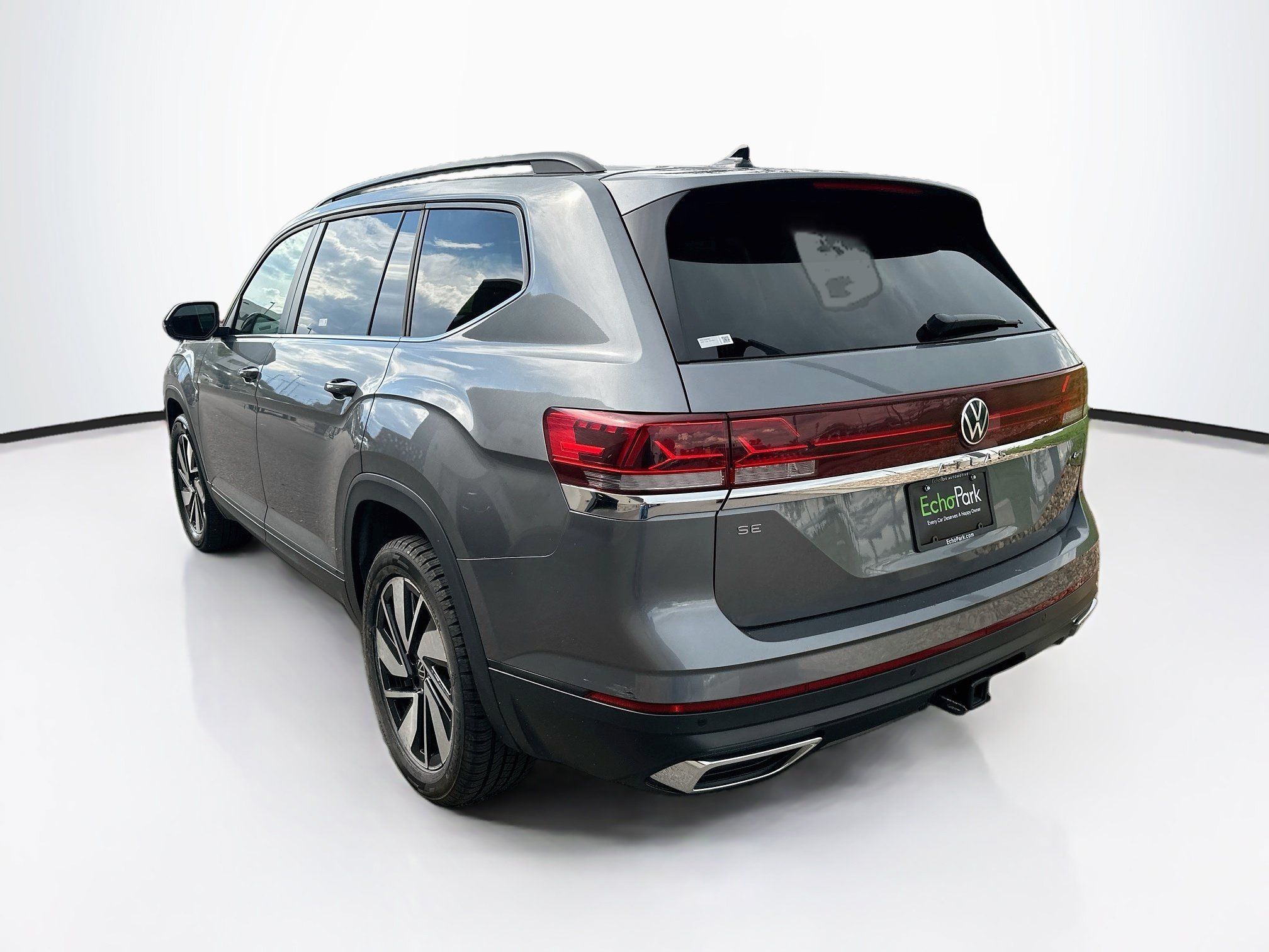 Used 2025 Volkswagen Atlas SE AWD/4WD image 5