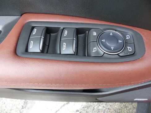 Used 2025 Cadillac XT5 Premium Luxury w/ Technology Package AWD/4WD image 21