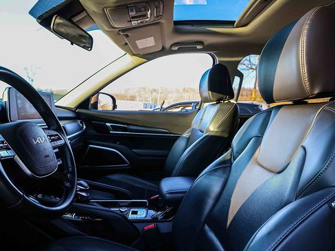 Certified 2022 Kia Telluride S image 8