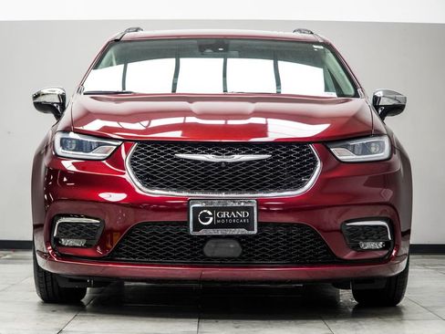Used 2023 Chrysler Pacifica Limited FWD image 7
