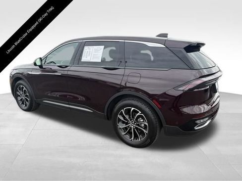 Used 2024 Lincoln Nautilus Premier image 4