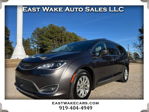 Used 2018 Chrysler Pacifica Touring-L w/ Advanced Safetytec Group image 1