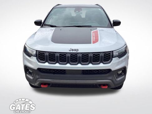 Used 2024 Jeep Compass Trailhawk AWD/4WD image 2
