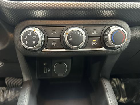 Used 2020 Nissan Kicks S image 12