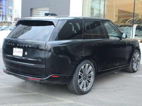 Used 2023 Land Rover Range Rover SE image 2