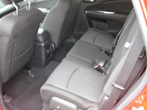 Used 2016 Dodge Journey SE w/ Flexible Seating Group image 23