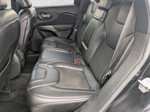 Used 2019 Jeep Cherokee Latitude Plus image 17