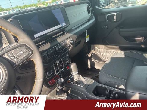 New 2025 Jeep Gladiator Sport image 15