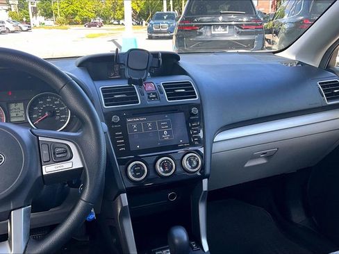 Used 2018 Subaru Forester 2.5i Premium w/ All-Weather Package AWD/4WD image 9