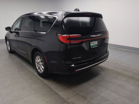 Used 2025 Chrysler Pacifica Select FWD image 5
