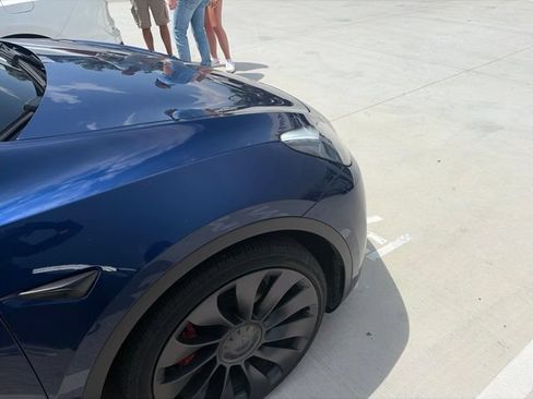 Used 2024 Tesla Model Y Performance AWD/4WD image 16