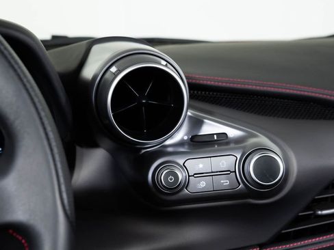 Used 2023 Ferrari F8 Spider image 37