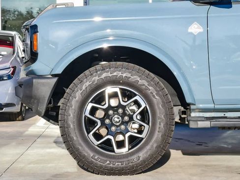 Used 2022 Ford Bronco Outer Banks image 10