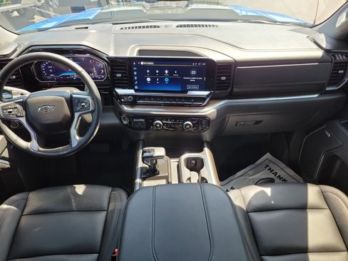 Used 2025 Chevrolet Silverado 1500 LT Trail Boss w/ Convenience Package II AWD/4WD image 9