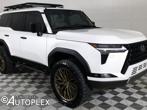 Used 2024 Lexus GX 550 image 3