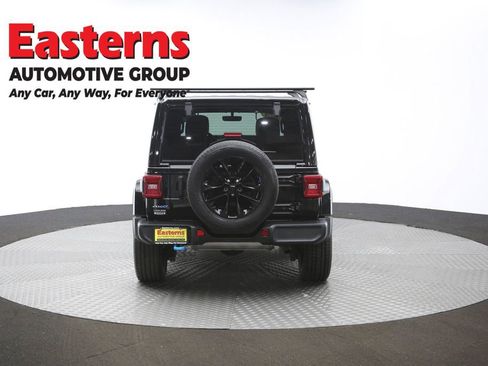 Used 2022 Jeep Wrangler Unlimited Sahara AWD/4WD image 35