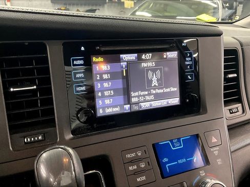 Used 2017 Toyota Sienna SE image 34