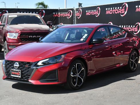 Used 2025 Nissan Altima 2.5 SR FWD image 3